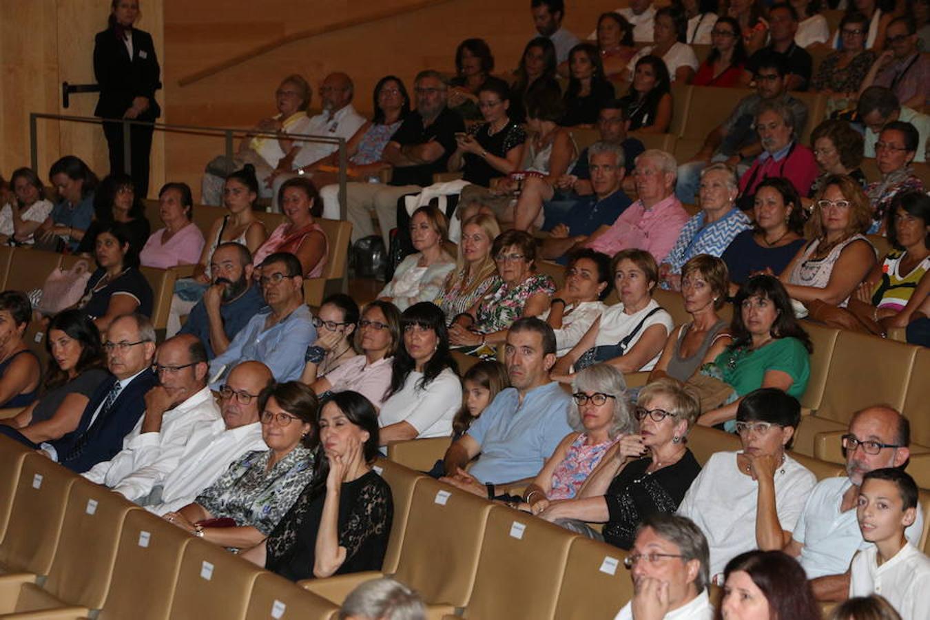 El abogado y escritor logroñés Andrés Pascual ha presentado esta tarde su nueva novela, 'A merced de un dios salvaje' (Espasa, 2018), en el palacio de congresos Riojafórum en el marco de un «acto institucional».