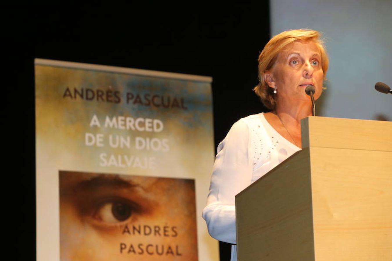 El abogado y escritor logroñés Andrés Pascual ha presentado esta tarde su nueva novela, 'A merced de un dios salvaje' (Espasa, 2018), en el palacio de congresos Riojafórum en el marco de un «acto institucional».