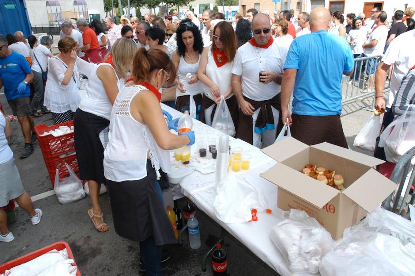 Celebración del XXX festival de la seta, el champiñón y el pimiento celebrado ayer en Pradejón con motivo de las fiestas de San Antonio