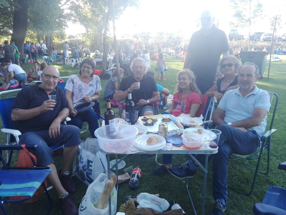 Cientos de jarreros culminan las fiestas de la vega con un recital de jolgorio