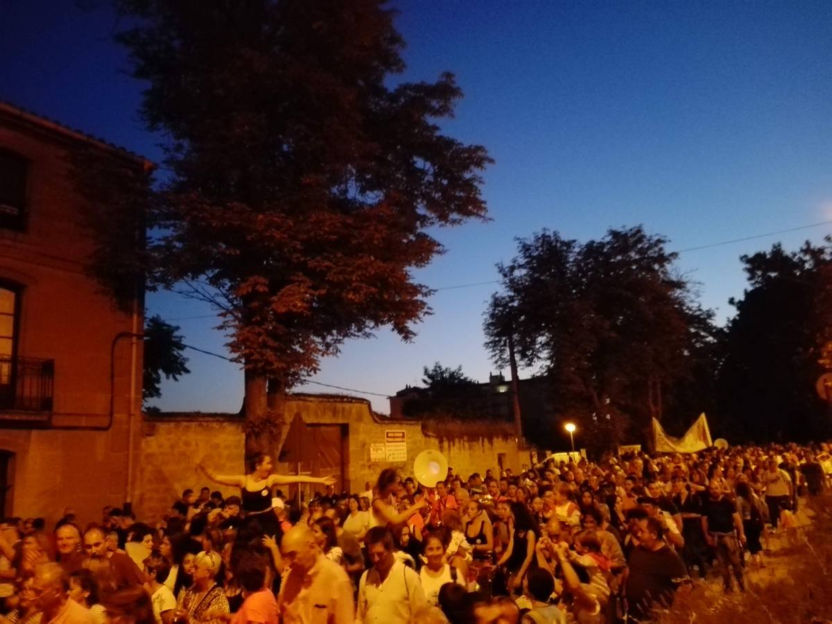 Cientos de jarreros culminan las fiestas de la vega con un recital de jolgorio