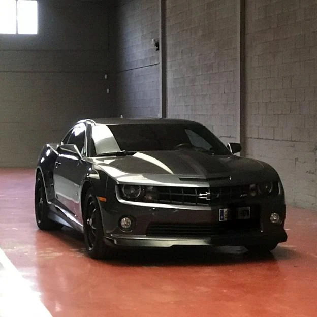 Coche de uno de los participantes, un Chevrolet Camaro v8. :: l.r.