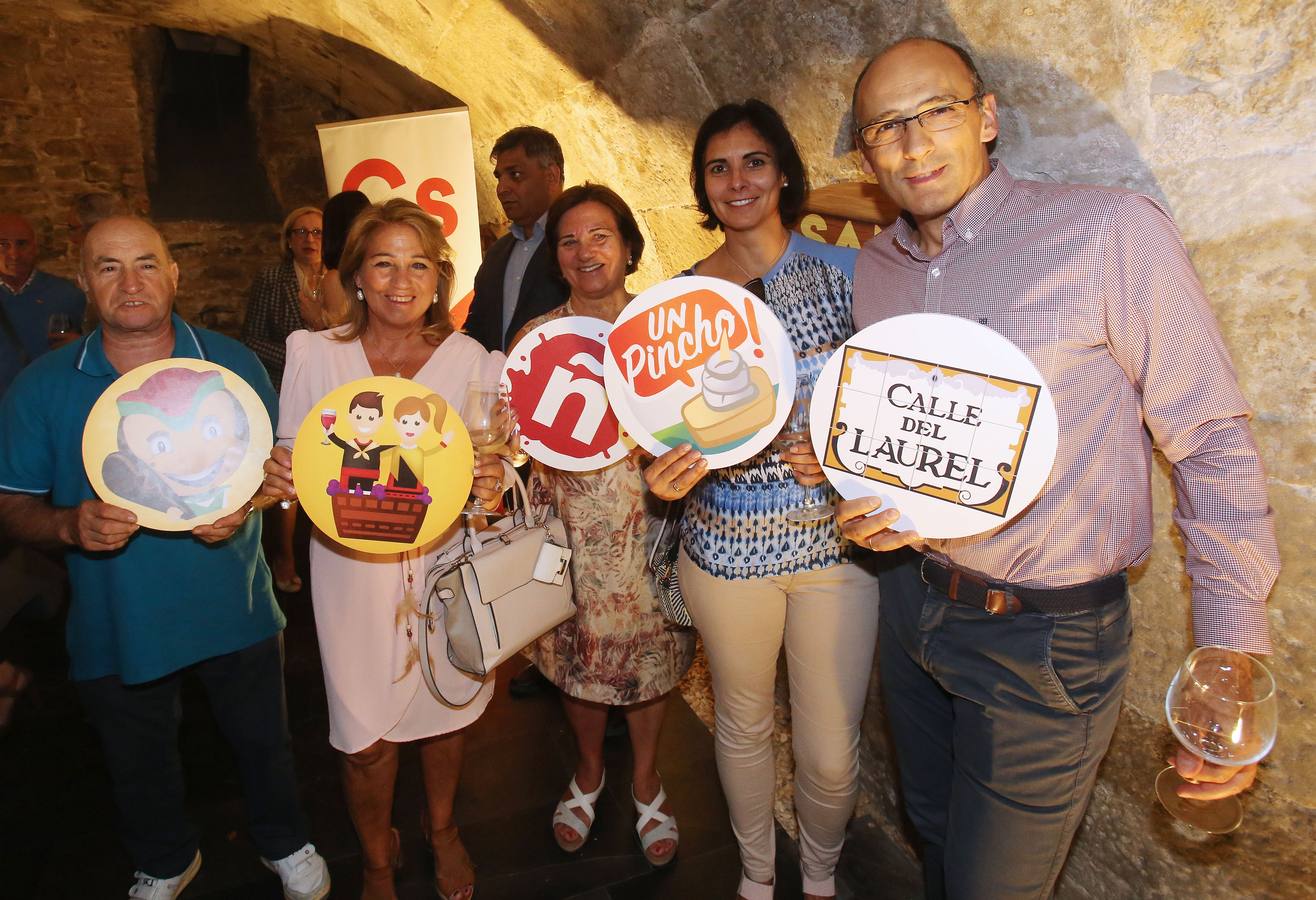 Fotos: Ciudadanos da la bienvenida a las fiestas de San Mateo