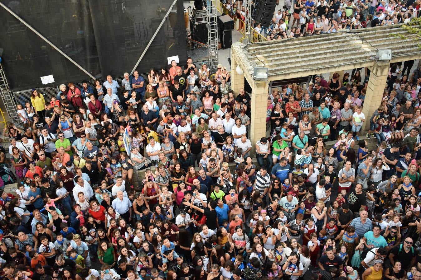 La Corporación infantil leyó el pregón y protagonizó el disparo del cohete que abre cinco días de fiesta por Santa Eufemia