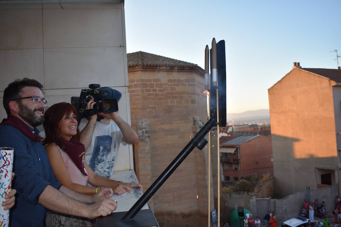 La Corporación infantil leyó el pregón y protagonizó el disparo del cohete que abre cinco días de fiesta por Santa Eufemia