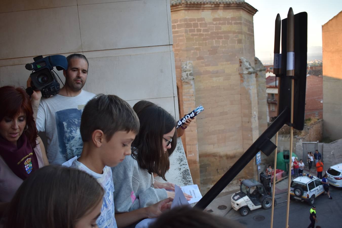 La Corporación infantil leyó el pregón y protagonizó el disparo del cohete que abre cinco días de fiesta por Santa Eufemia