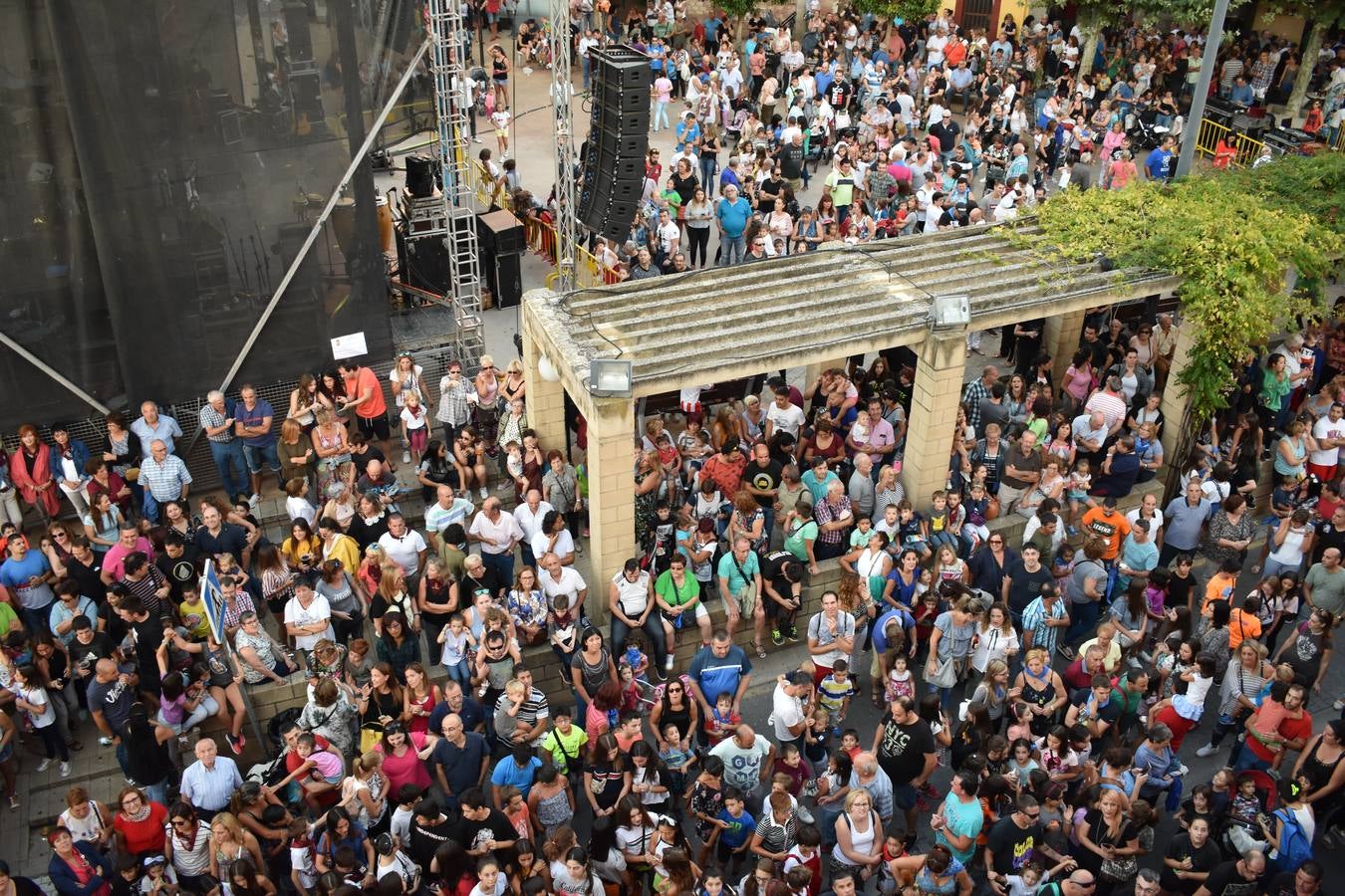 La Corporación infantil leyó el pregón y protagonizó el disparo del cohete que abre cinco días de fiesta por Santa Eufemia