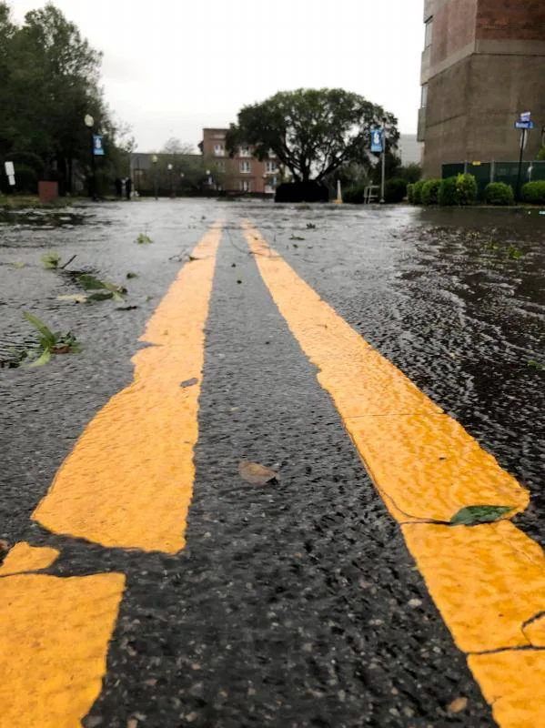 Calles anegadas de agua por el temporal a su paso por Wilmington.