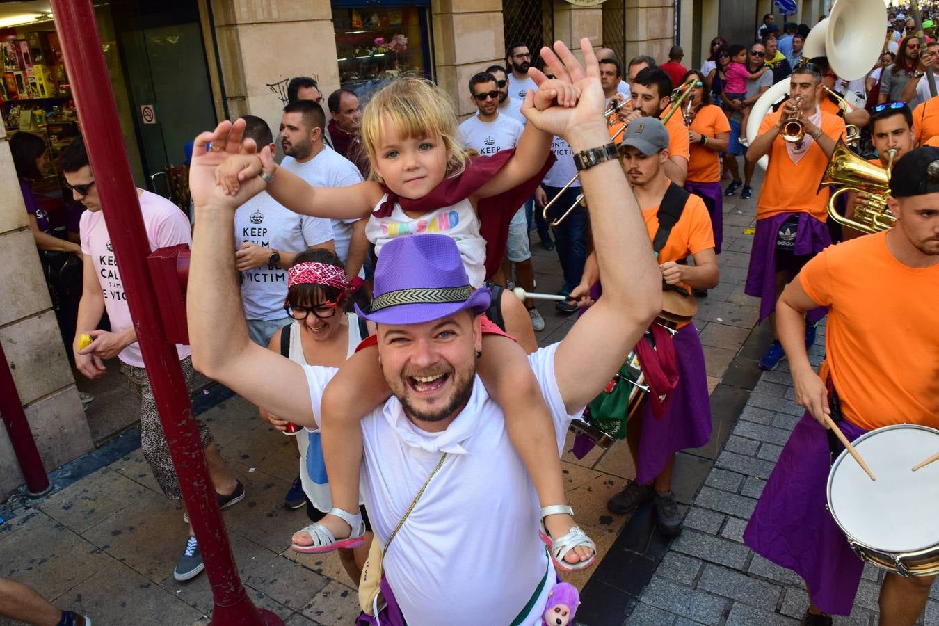 Miles de personas llenan hoy las calles de Logroño.