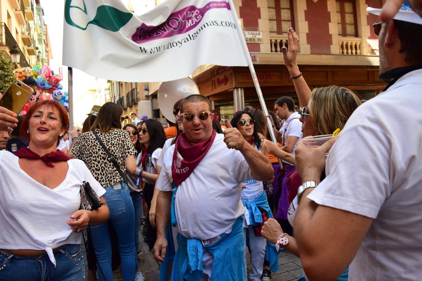 Miles de personas llenan hoy las calles de Logroño.