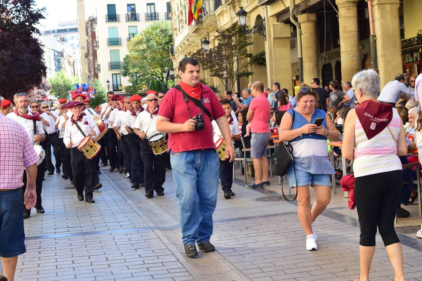 Miles de personas llenan hoy las calles de Logroño.