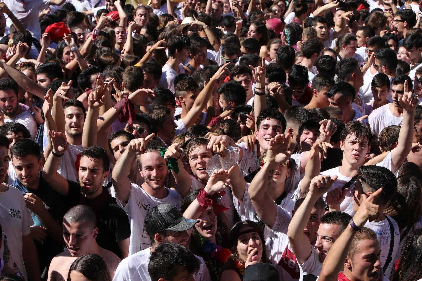 Las imágenes del fiestón en la Plaza del Ayuntamiento