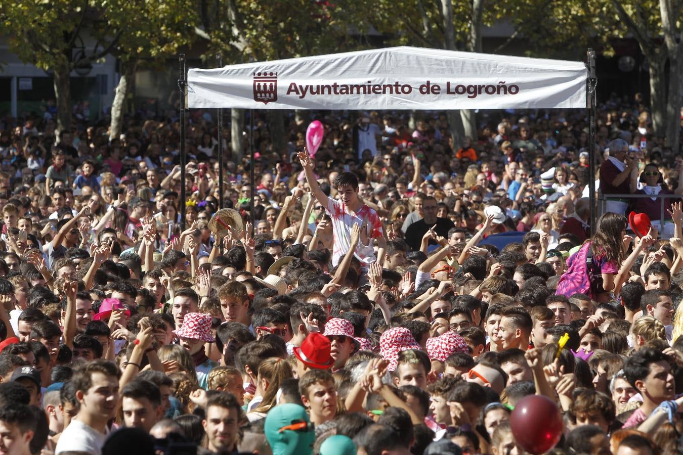 Las imágenes de la plaza del Ayuntamiento en el disparo del cohete