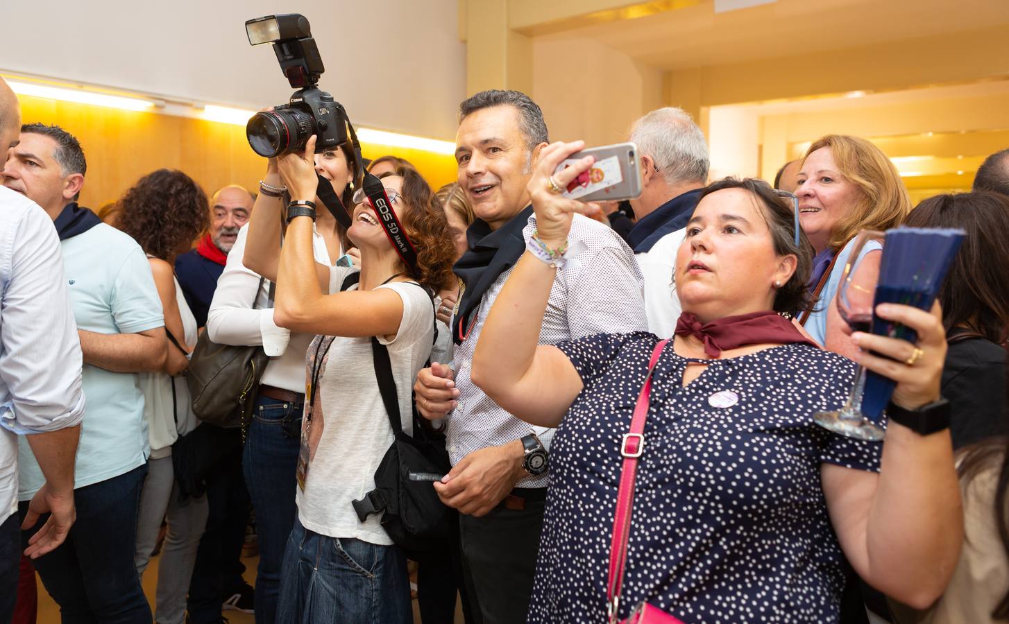 Miles de personas llenaron la plaza logroñesa el primer día de fiestas.