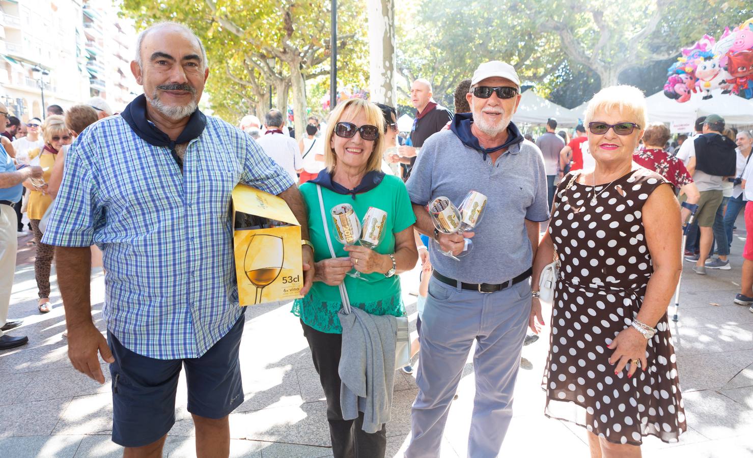 Los asistentes disfrutaron de ricos pinchos y buenos vinos.