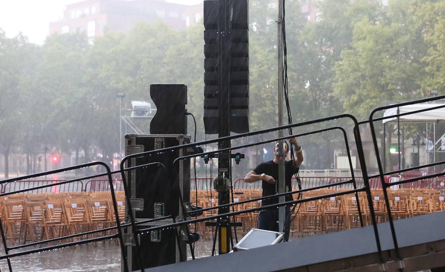 El aguacero que ha caído sobre Logroño se ha convertido en protagonista de estas fiestas de San Mateo. Los planes se han visto trastocados y el trabajo se ha multiplicado para los trabajadores municipales.