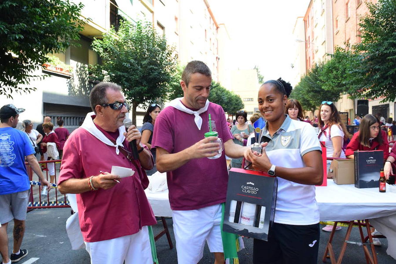 Celebración del VI Concurso de lanzamiento de gavillas organizado por la Peña La Rioja.