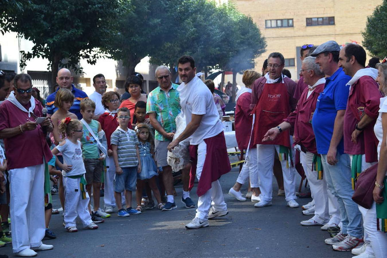 Celebración del VI Concurso de lanzamiento de gavillas organizado por la Peña La Rioja.