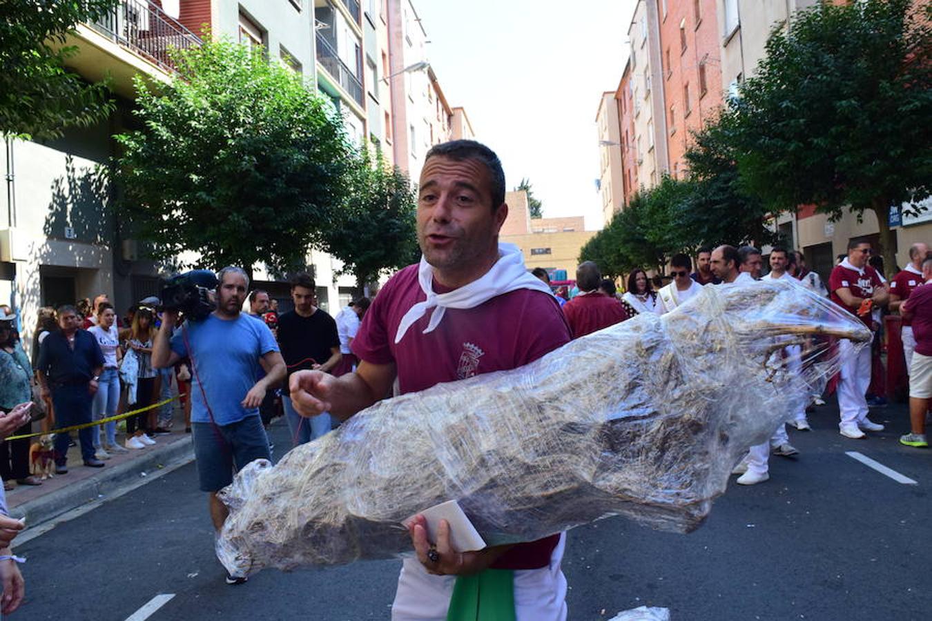 Celebración del VI Concurso de lanzamiento de gavillas organizado por la Peña La Rioja.