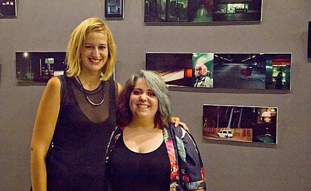 Blanca Ortiga (iz.) y Alba Sáenz de la Cuesta. 