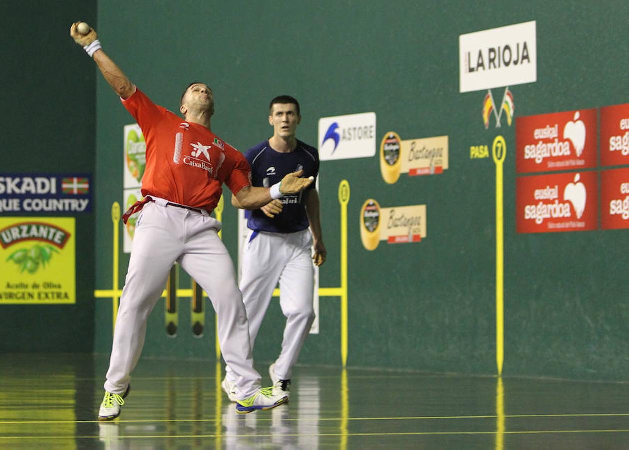 Olaizola II enmendó su borrón en Logroño y avasalló a Víctor en el cruce del torneo de Parejas de la Feria de San Mateo de Pelota. 