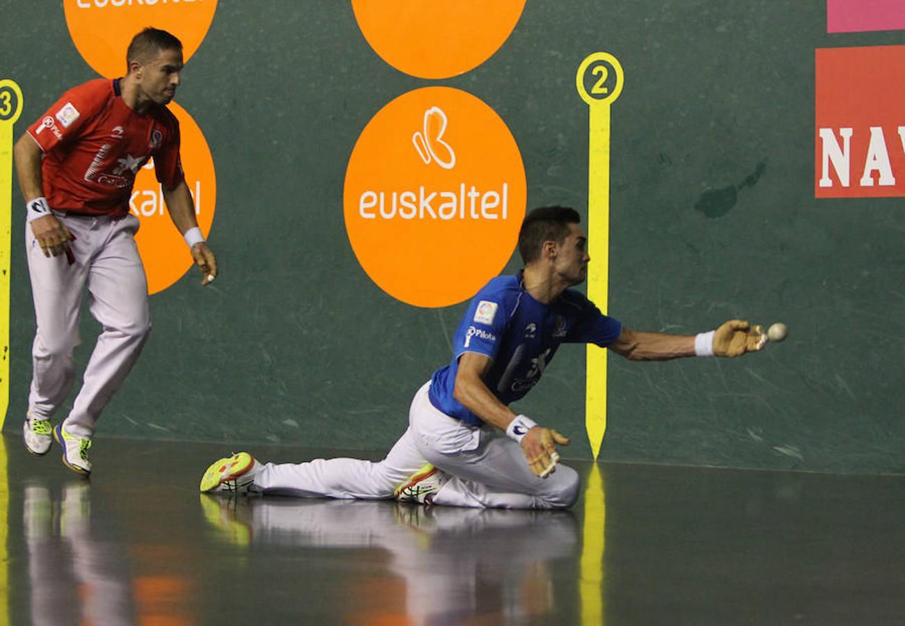 Olaizola II enmendó su borrón en Logroño y avasalló a Víctor en el cruce del torneo de Parejas de la Feria de San Mateo de Pelota. 