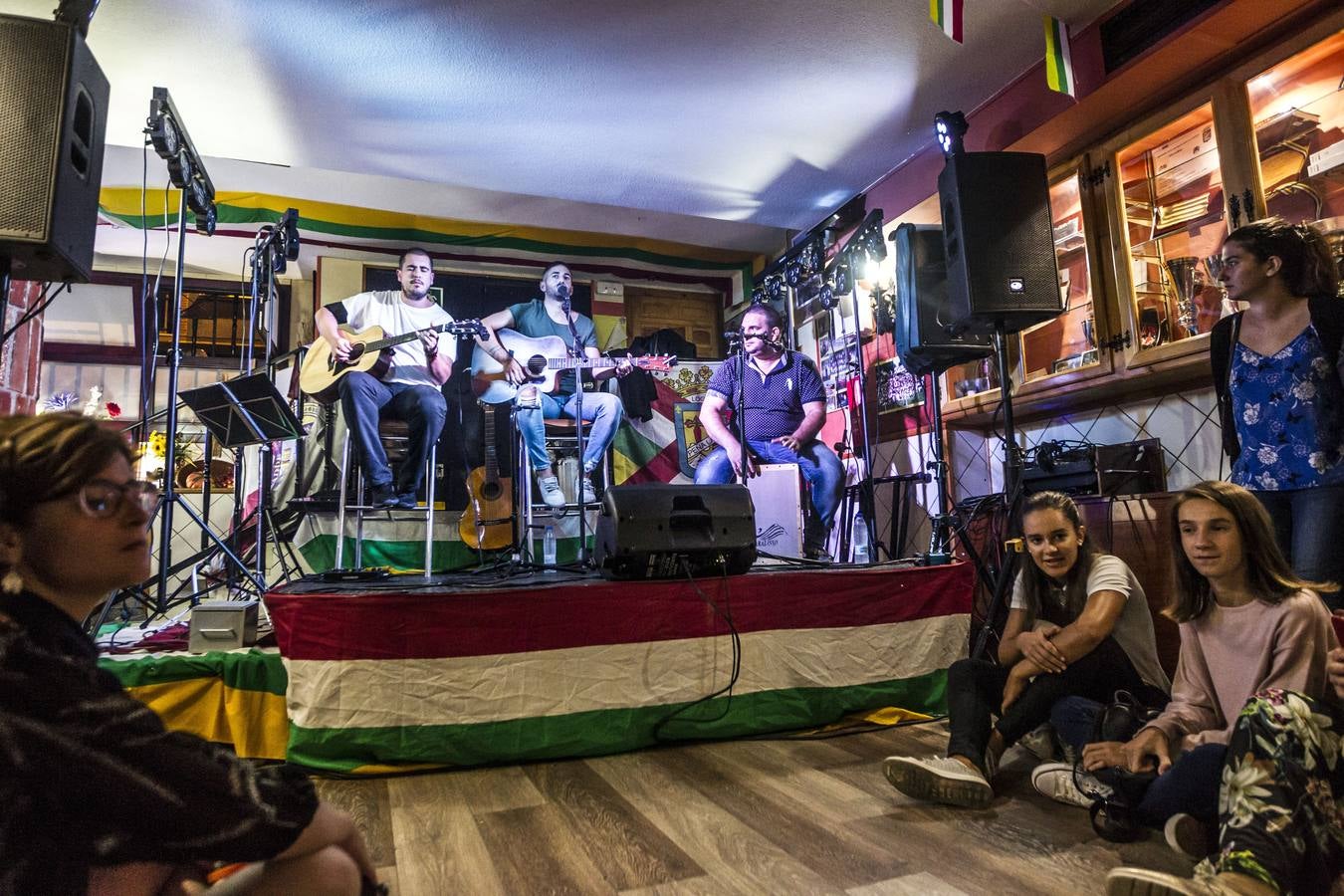 El local de la Peña La Rioja en la calle San Matías acogió el concierto de Jorge García