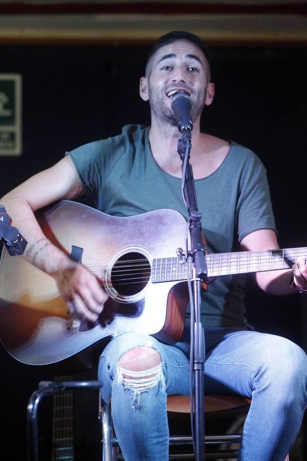 El local de la Peña La Rioja en la calle San Matías acogió el concierto de Jorge García