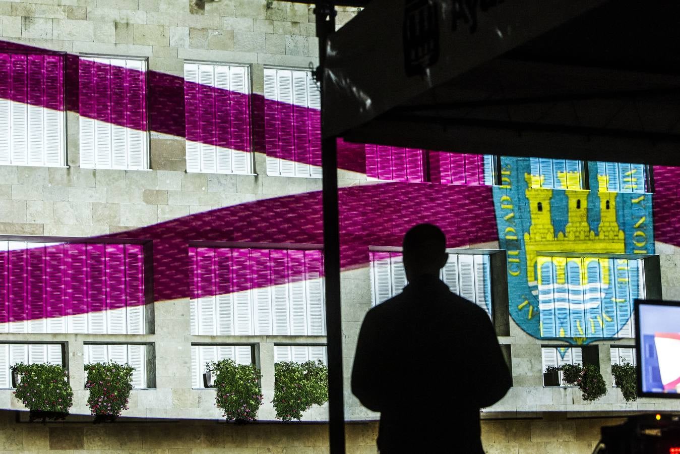 IraltaVR y Rodrigo Tamariz fueron los encargados del Video Mapping en el Ayuntamiento de Logroño este lunes 17 de septiembre