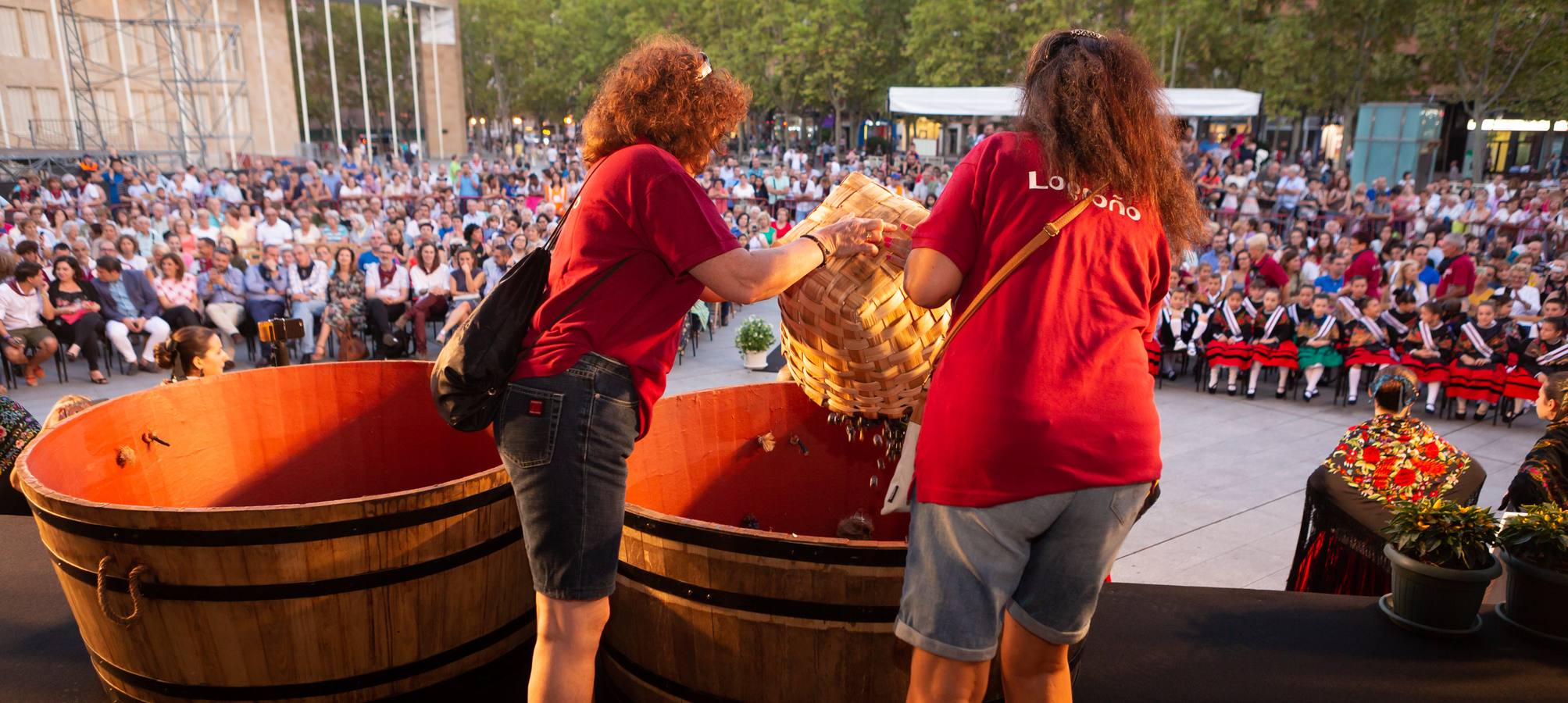 Este es uno de los actos populares de las fiestas de San Mateo, en el que se busca que diferentes personalidades riojanas protagonicen un acto similar al institucional que se desarrolla el 21 de septiembre 