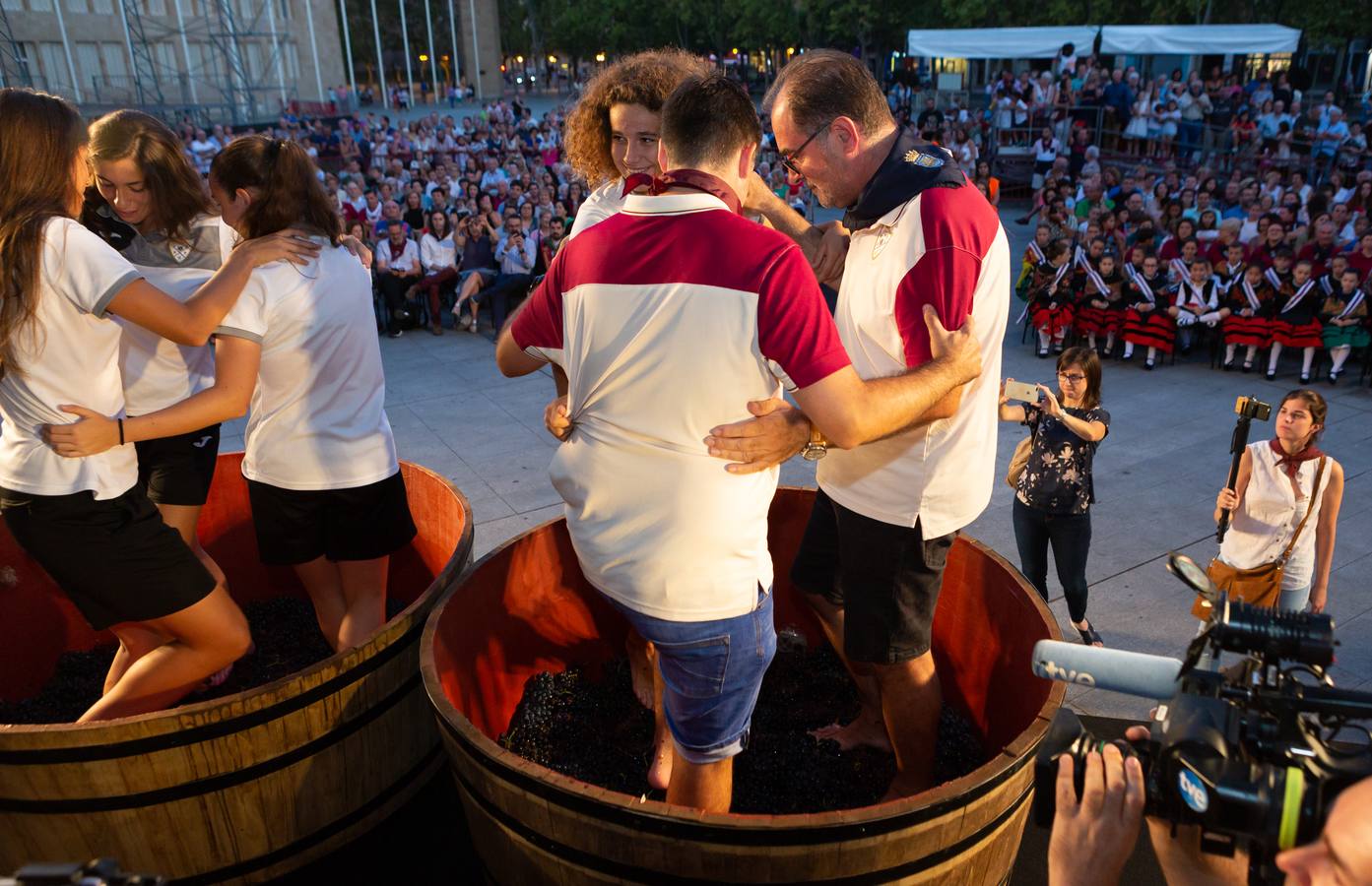 Este es uno de los actos populares de las fiestas de San Mateo, en el que se busca que diferentes personalidades riojanas protagonicen un acto similar al institucional que se desarrolla el 21 de septiembre 