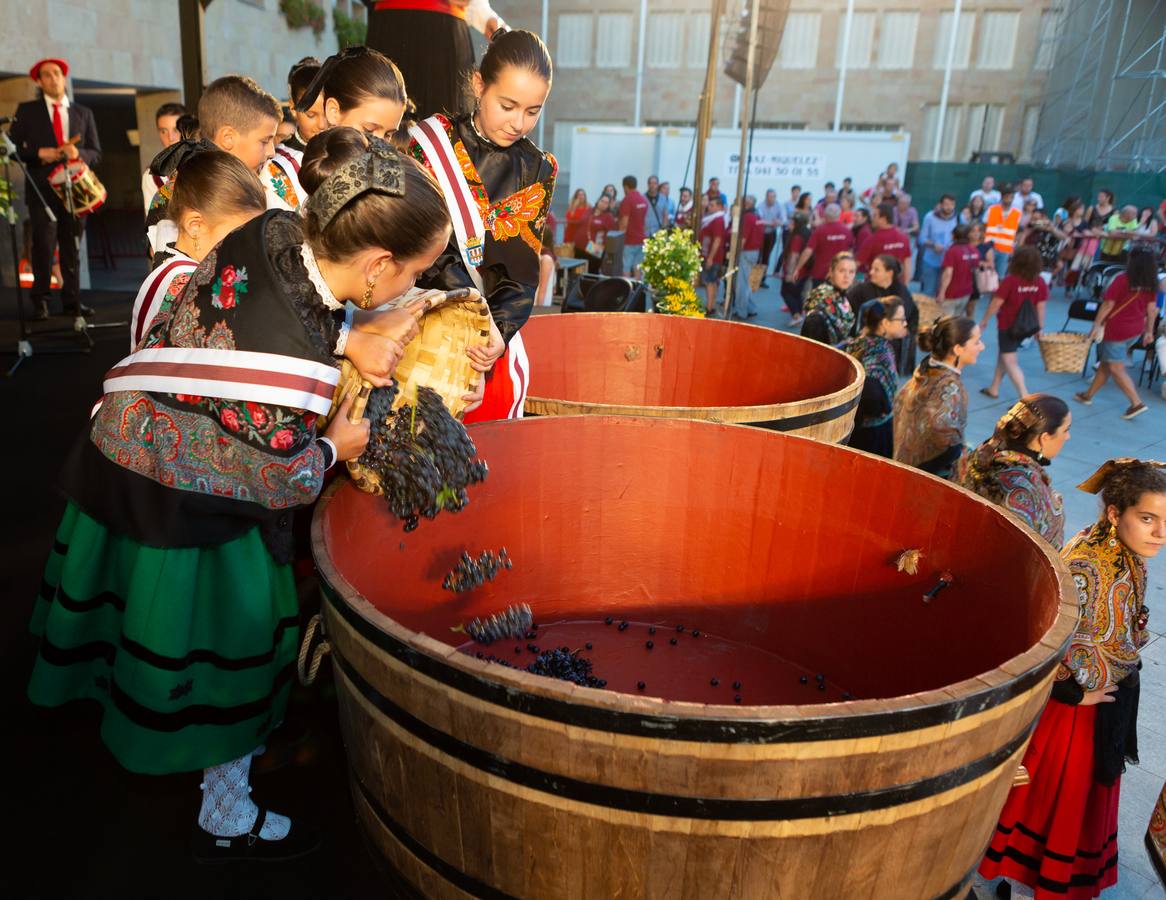Este es uno de los actos populares de las fiestas de San Mateo, en el que se busca que diferentes personalidades riojanas protagonicen un acto similar al institucional que se desarrolla el 21 de septiembre 