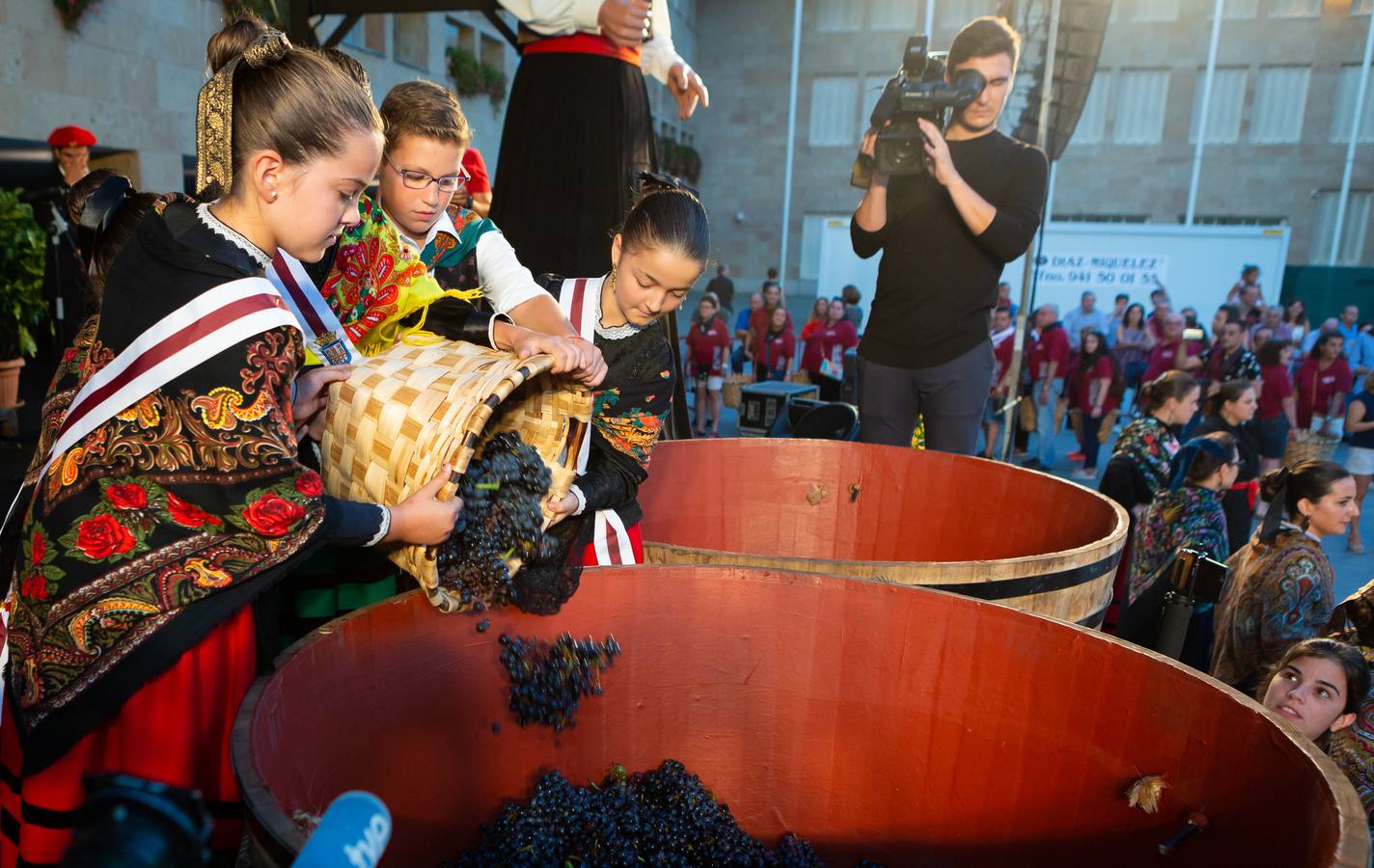 Este es uno de los actos populares de las fiestas de San Mateo, en el que se busca que diferentes personalidades riojanas protagonicen un acto similar al institucional que se desarrolla el 21 de septiembre 