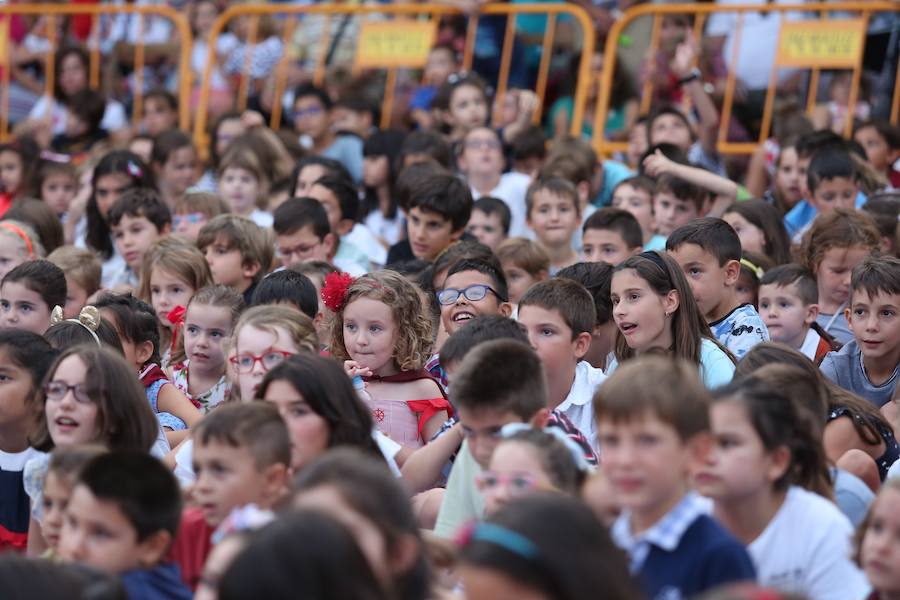 Pues que Gorgorito la volvió a liar en el Espolón. Totalmente arropado por una montaña de valientes niños, el chaval de las palas salió airoso de todas las situaciones de riesgo a las que tuvo que enfrentarse. 