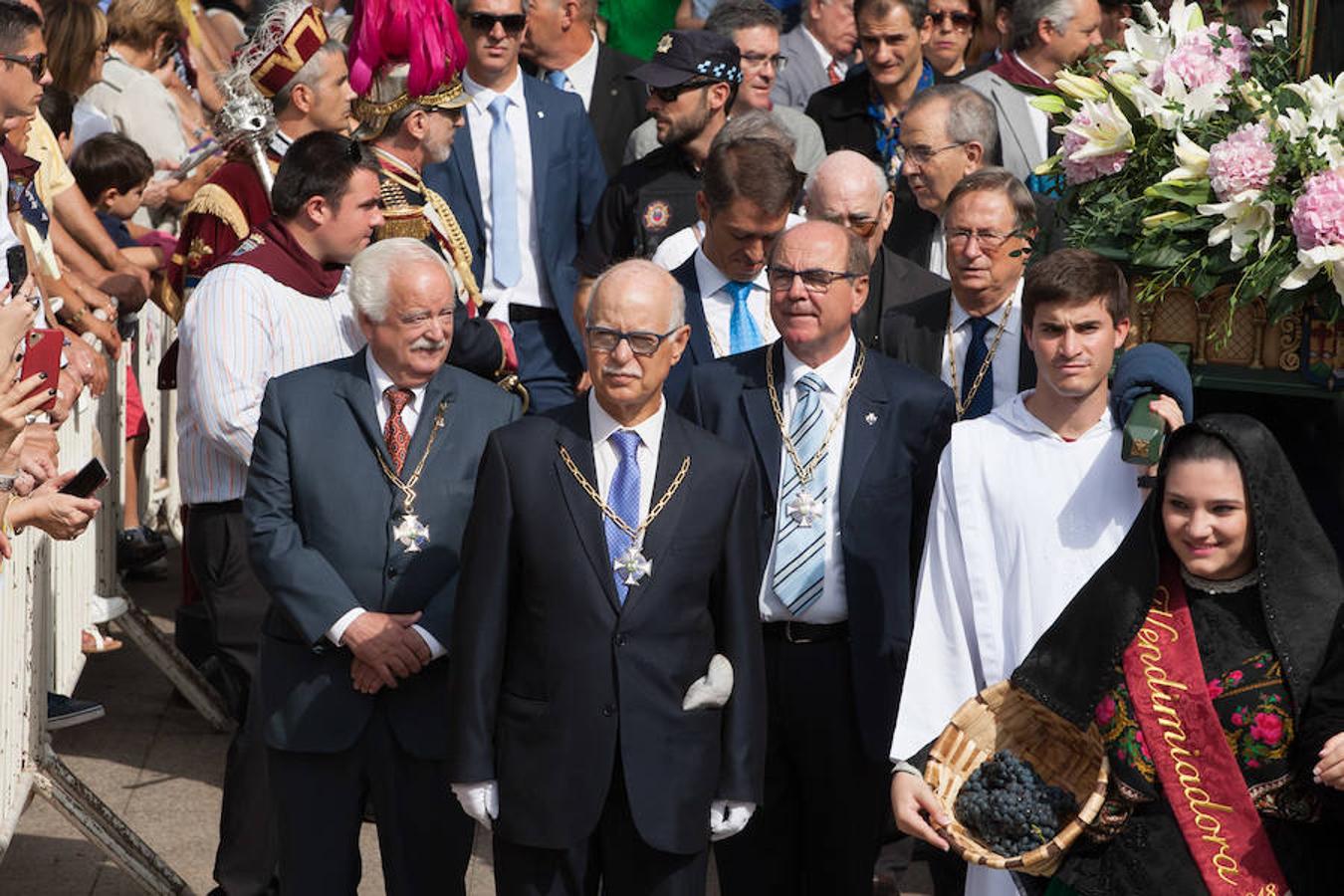 Dïa de San Mateo. Día grande en la ciudad con la ofrenda del primer mosto. El pisado y la posterior ofrenda del primer caldo a la virgen de Valvanera ocupó la mañana más institucional en El Espolón.