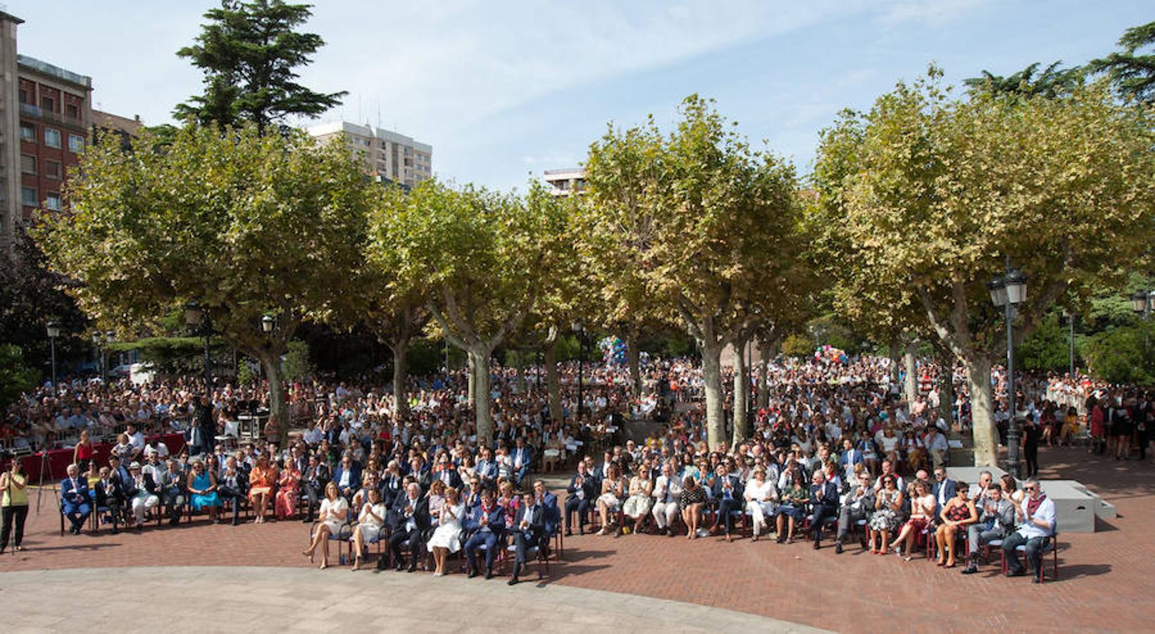 Dïa de San Mateo. Día grande en la ciudad con la ofrenda del primer mosto. El pisado y la posterior ofrenda del primer caldo a la virgen de Valvanera ocupó la mañana más institucional en El Espolón.