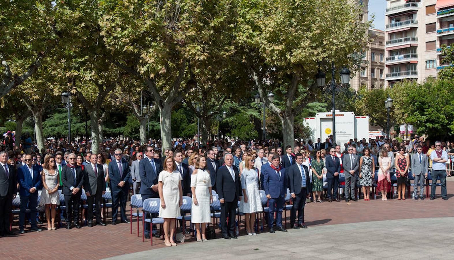 Dïa de San Mateo. Día grande en la ciudad con la ofrenda del primer mosto. El pisado y la posterior ofrenda del primer caldo a la virgen de Valvanera ocupó la mañana más institucional en El Espolón.