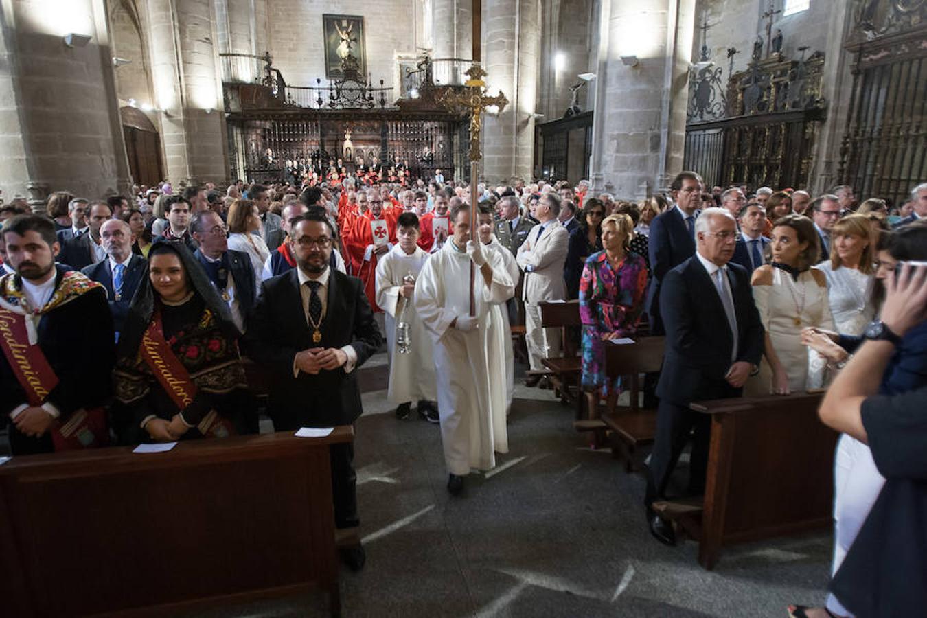 Dïa de San Mateo. Día grande en la ciudad con la ofrenda del primer mosto. El pisado y la posterior ofrenda del primer caldo a la virgen de Valvanera ocupó la mañana más institucional en El Espolón.