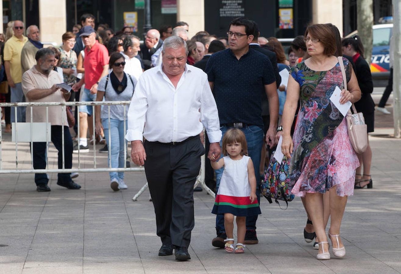 Dïa de San Mateo. Día grande en la ciudad con la ofrenda del primer mosto. El pisado y la posterior ofrenda del primer caldo a la virgen de Valvanera ocupó la mañana más institucional en El Espolón.