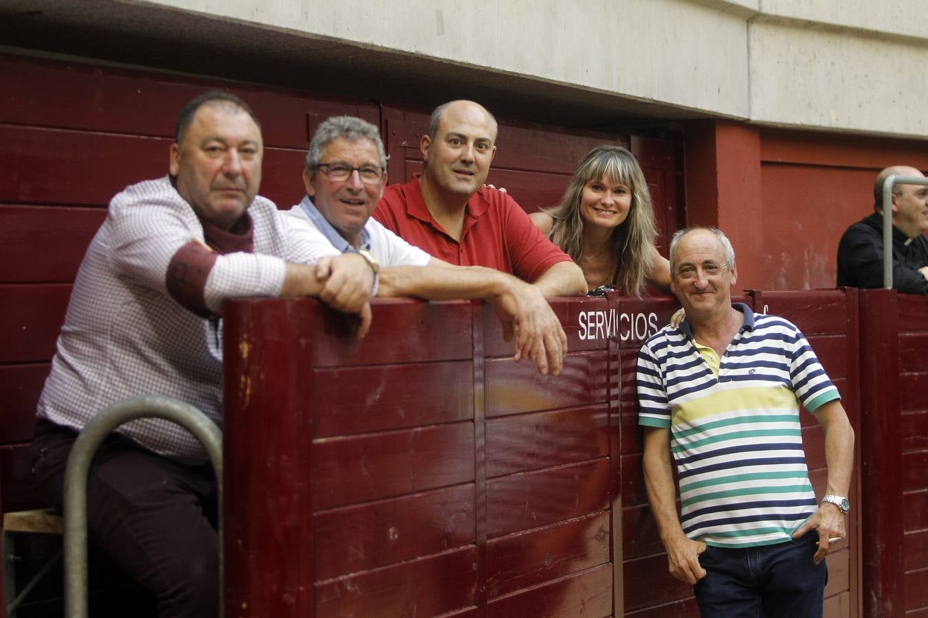 El rejoneador Pablo Hermoso de Mendoza y la francesa Lea Vicens salieron a hombros en el cierre ecuestre de la feria de San Mateo de Logroño, una tarde en la que el jinete navarro marcó la diferencia, con una actuación colosal, sobre todo en su primer enemigo