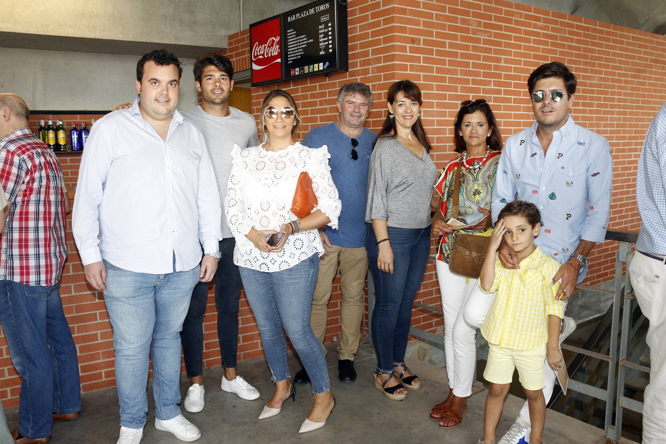 El rejoneador Pablo Hermoso de Mendoza y la francesa Lea Vicens salieron a hombros en el cierre ecuestre de la feria de San Mateo de Logroño, una tarde en la que el jinete navarro marcó la diferencia, con una actuación colosal, sobre todo en su primer enemigo