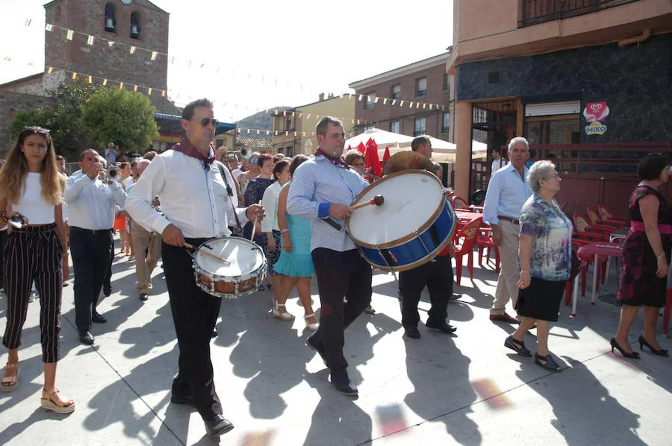 Imágenes del día grande de las fiestas de Rincón de Olivedo. con motivo de sus fiestas de Acción de Gracias y Virgen de la Antigua con procesión, pisado de uva, ofrenda del mosto y misa.