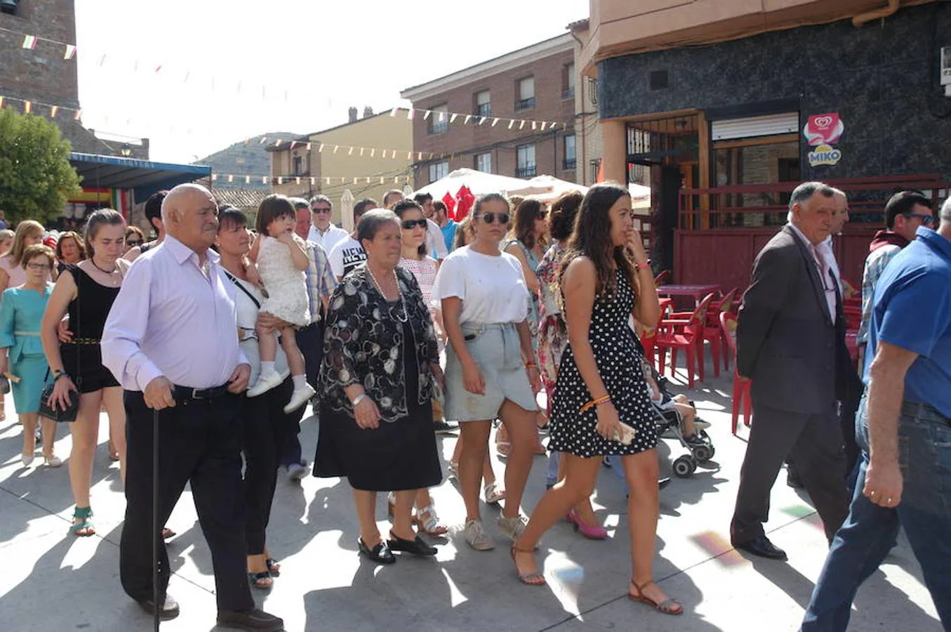 Imágenes del día grande de las fiestas de Rincón de Olivedo. con motivo de sus fiestas de Acción de Gracias y Virgen de la Antigua con procesión, pisado de uva, ofrenda del mosto y misa.