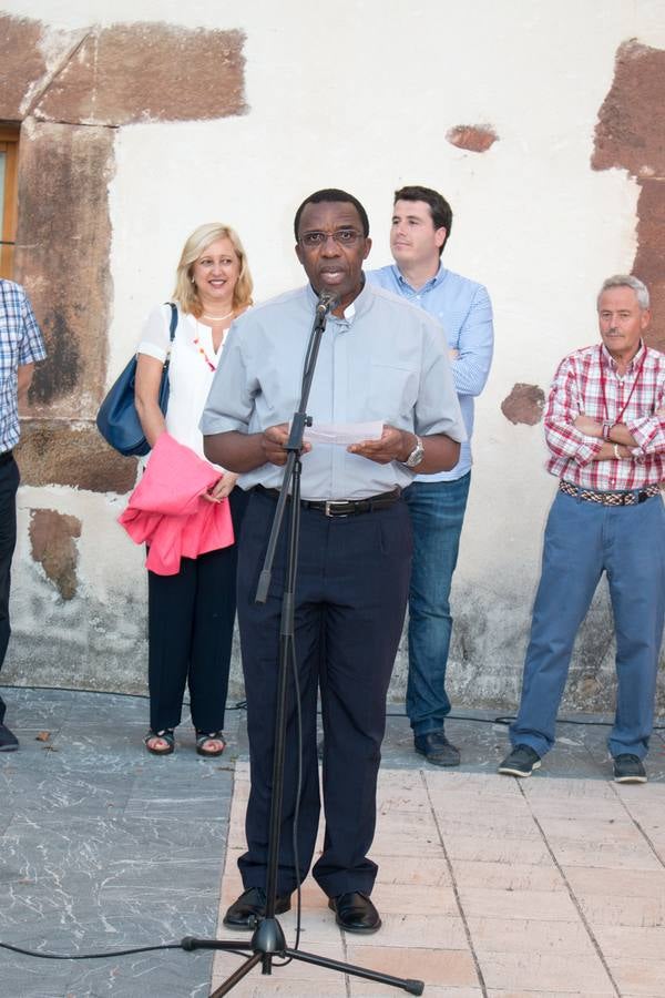 Acto de inauguración de las calles que Ezcaray ha dedicado a Marisa Sánchez, Víctor Monge y Cristóbal Zamudio, e inicio de las fiestas de Nuestra Señora de Allende y Gracias.