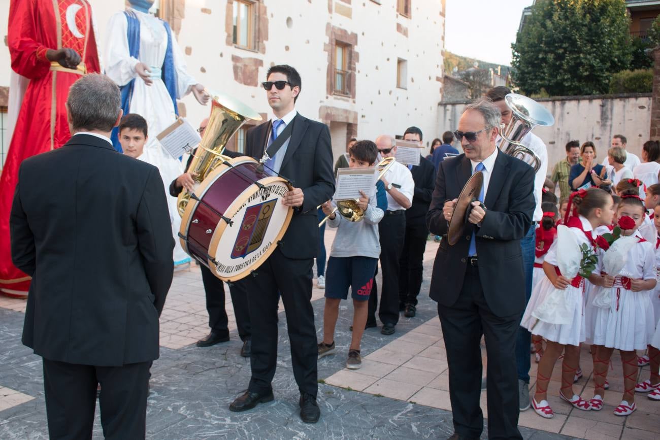 Acto de inauguración de las calles que Ezcaray ha dedicado a Marisa Sánchez, Víctor Monge y Cristóbal Zamudio, e inicio de las fiestas de Nuestra Señora de Allende y Gracias.