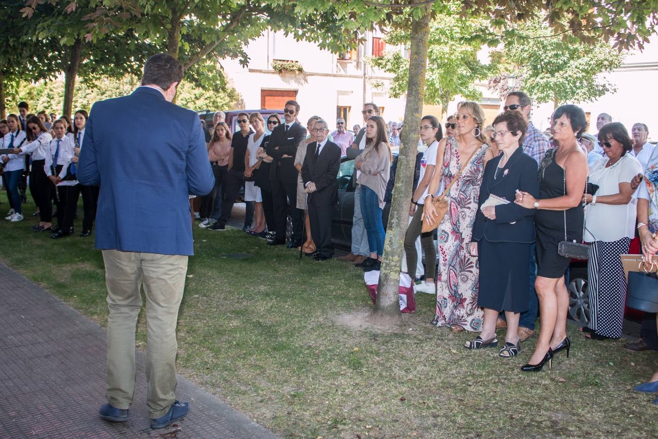 Acto de inauguración de las calles que Ezcaray ha dedicado a Marisa Sánchez, Víctor Monge y Cristóbal Zamudio, e inicio de las fiestas de Nuestra Señora de Allende y Gracias.