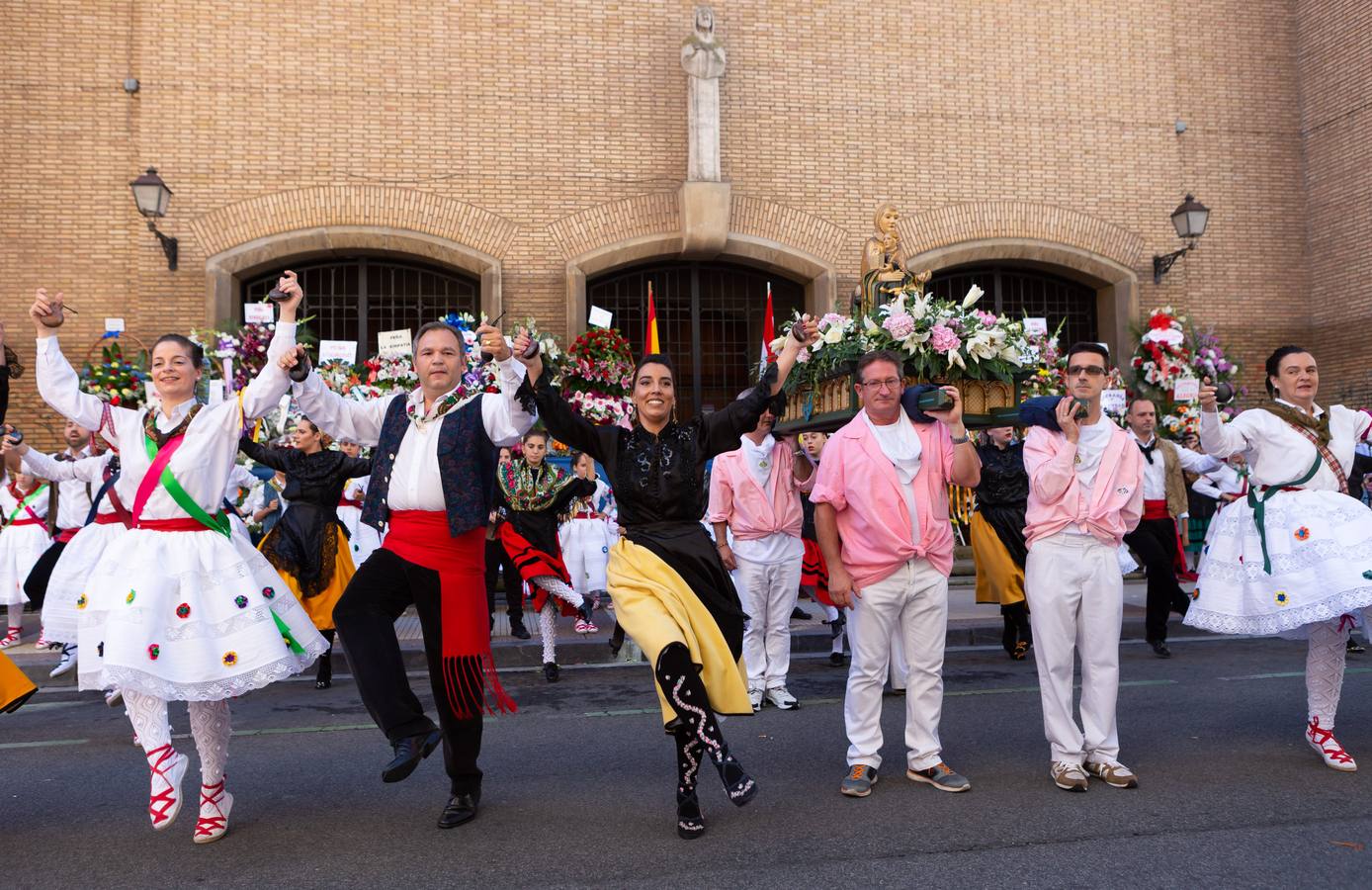 Fotos: Ofrenda floral a la virgen de Valvanera