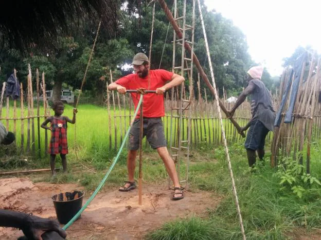 El ingeniero alfareño Jaime Aguirre ha compartido cinco semanas de enseñanza en poblaciones de Bissau y Mali. :: Tadeh