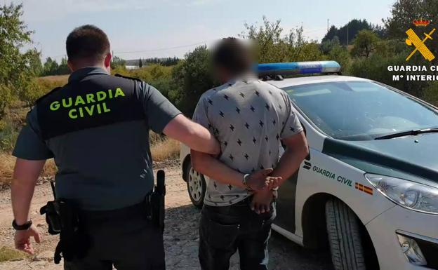 La Guardia Civil detiene al hombre de 37 años.