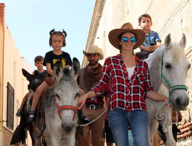 Actividades infantiles en Tabernas, durante la celebración del festival de cine. :: turismo andaluz
